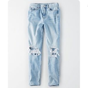 American Eagle Outfitters Women's Light Blue Mom Jeans in Uber Cool